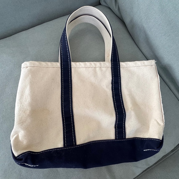 LL Bean Boat and Tote, Open Top , Cream color with Navy Blue Trim - Picture 4 of 8
